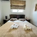Katsaras House 3 Cozy Bedrooms *