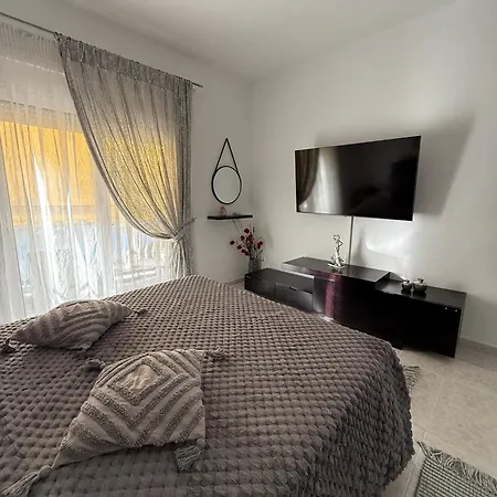 Katsaras House 3 Cozy Bedrooms شقة